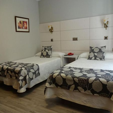 Hotel Los Naranjos Caces Zimmer foto