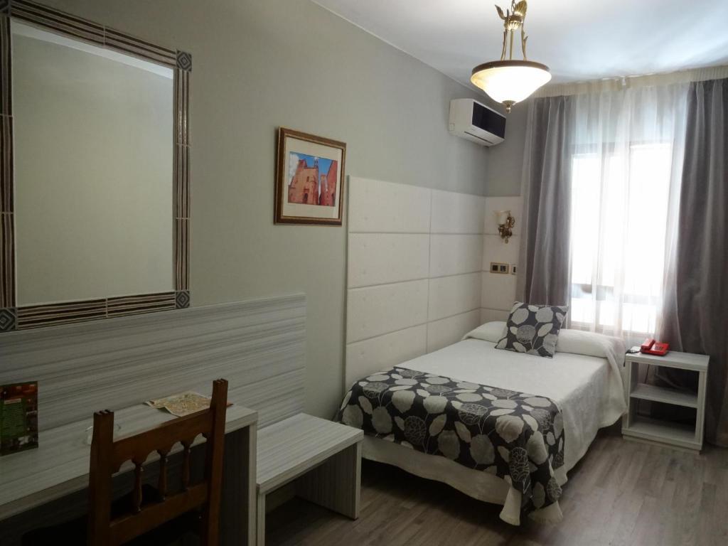 Hotel Los Naranjos Caces Zimmer foto